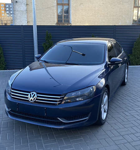 Синий Фольксваген Пассат, объемом двигателя 2.5 л и пробегом 210 тыс. км за 11300 $, фото 1 на Automoto.ua