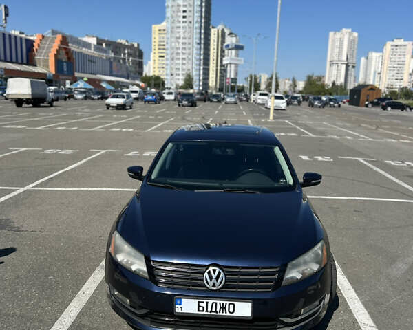 Синий Фольксваген Пассат, объемом двигателя 2.5 л и пробегом 200 тыс. км за 10000 $, фото 1 на Automoto.ua