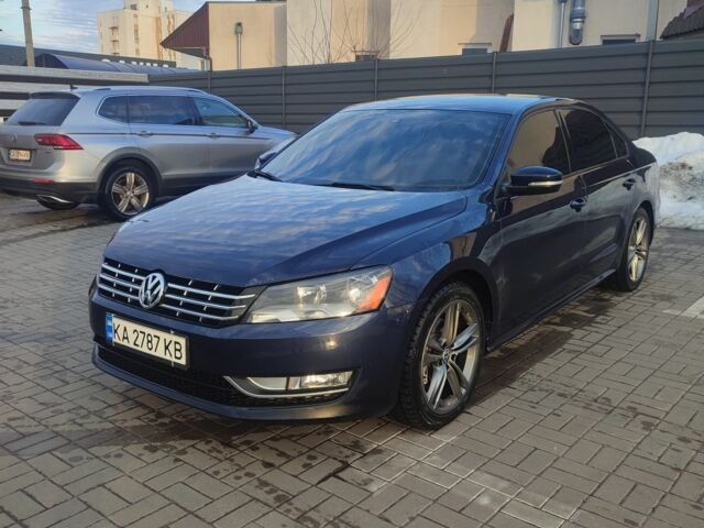 Синій Фольксваген Пассат, об'ємом двигуна 2.5 л та пробігом 220 тис. км за 8888 $, фото 1 на Automoto.ua
