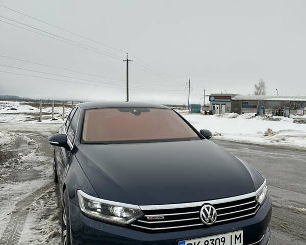 Синий Фольксваген Пассат, объемом двигателя 1.97 л и пробегом 270 тыс. км за 17800 $, фото 1 на Automoto.ua