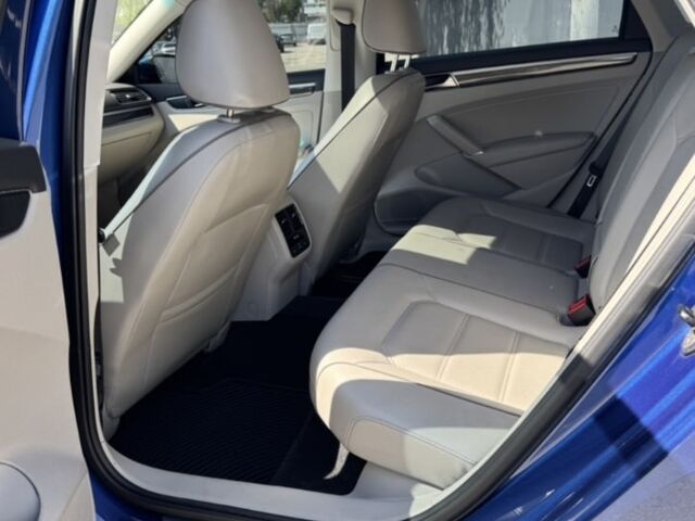 Синий Фольксваген Пассат, объемом двигателя 1.8 л и пробегом 0 тыс. км за 15000 $, фото 1 на Automoto.ua