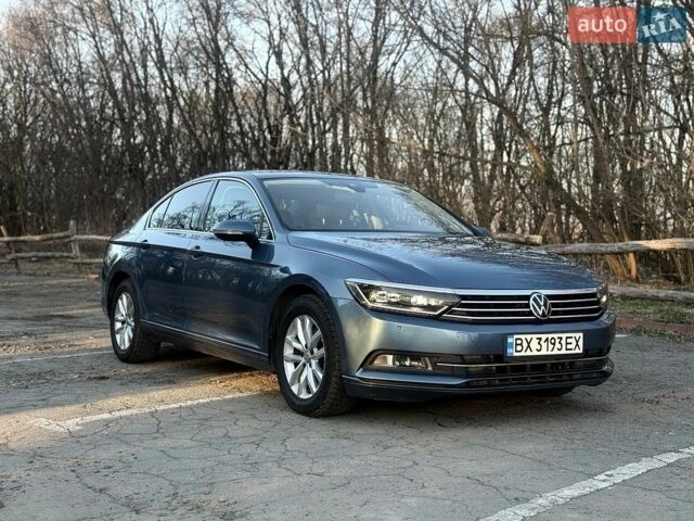 Синий Фольксваген Пассат, объемом двигателя 1.6 л и пробегом 243 тыс. км за 14000 $, фото 1 на Automoto.ua