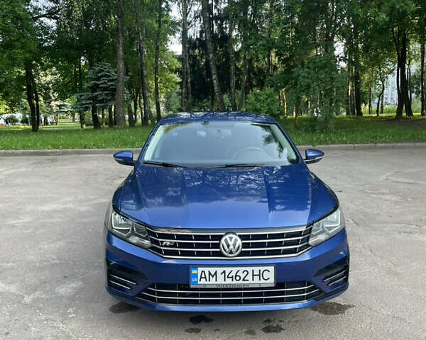 Синий Фольксваген Пассат, объемом двигателя 1.8 л и пробегом 250 тыс. км за 12000 $, фото 1 на Automoto.ua
