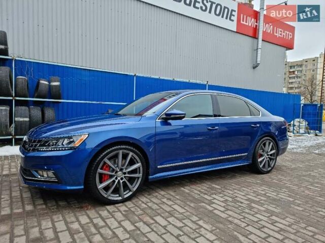 Синий Фольксваген Пассат, объемом двигателя 3.6 л и пробегом 199 тыс. км за 17000 $, фото 1 на Automoto.ua