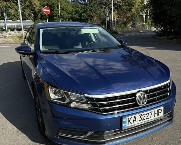 Синий Фольксваген Пассат, объемом двигателя 1.8 л и пробегом 152 тыс. км за 14000 $, фото 1 на Automoto.ua