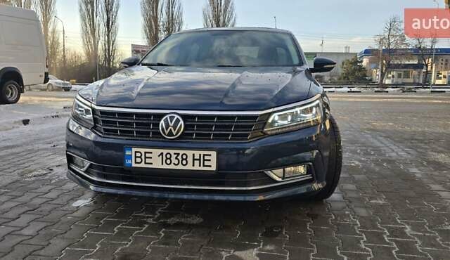 Синий Фольксваген Пассат, объемом двигателя 2 л и пробегом 140 тыс. км за 16300 $, фото 1 на Automoto.ua