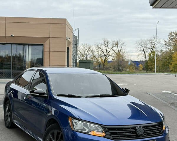 Синий Фольксваген Пассат, объемом двигателя 1.8 л и пробегом 276 тыс. км за 10999 $, фото 1 на Automoto.ua