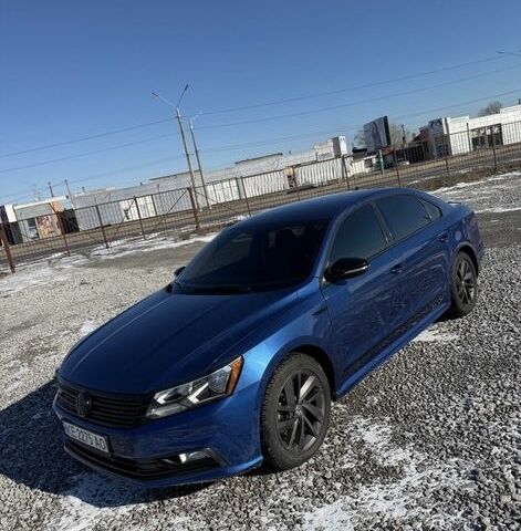 Синий Фольксваген Пассат, объемом двигателя 1.8 л и пробегом 180 тыс. км за 11300 $, фото 1 на Automoto.ua