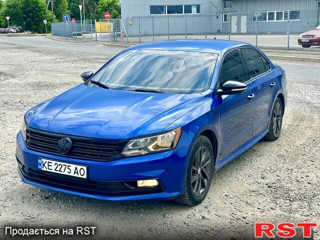Синий Фольксваген Пассат, объемом двигателя 1.8 л и пробегом 27400 тыс. км за 9500 $, фото 1 на Automoto.ua
