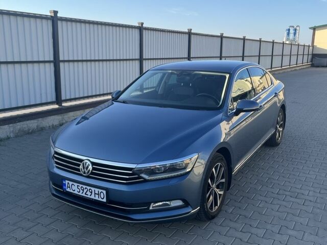 Синій Фольксваген Пассат, об'ємом двигуна 2 л та пробігом 220 тис. км за 17400 $, фото 1 на Automoto.ua