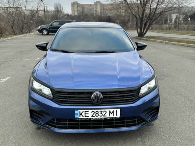 Синий Фольксваген Пассат, объемом двигателя 1.8 л и пробегом 99 тыс. км за 16000 $, фото 1 на Automoto.ua