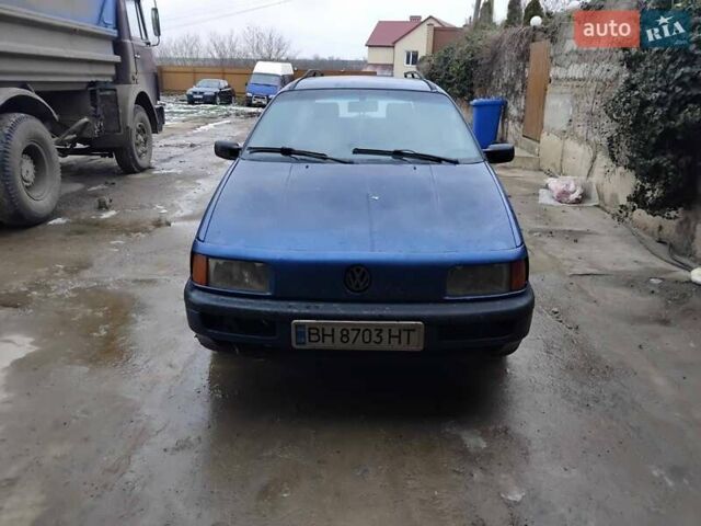 Синий Фольксваген Пассат, объемом двигателя 1.6 л и пробегом 590 тыс. км за 1500 $, фото 1 на Automoto.ua