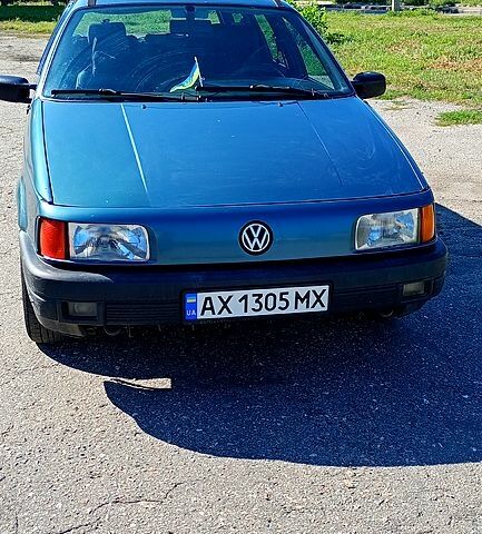 Синий Фольксваген Пассат, объемом двигателя 1.6 л и пробегом 340 тыс. км за 2200 $, фото 1 на Automoto.ua