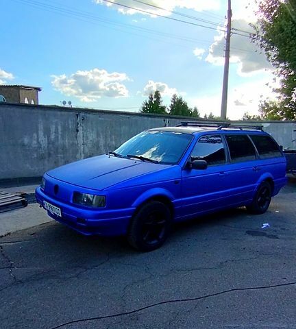 Синий Фольксваген Пассат, объемом двигателя 1.8 л и пробегом 309 тыс. км за 2500 $, фото 1 на Automoto.ua