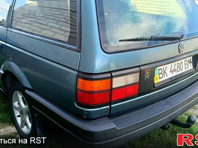 Синий Фольксваген Пассат, объемом двигателя 1.8 л и пробегом 227 тыс. км за 2550 $, фото 1 на Automoto.ua