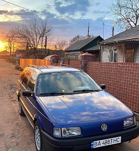 Синий Фольксваген Пассат, объемом двигателя 1.8 л и пробегом 200 тыс. км за 1500 $, фото 1 на Automoto.ua