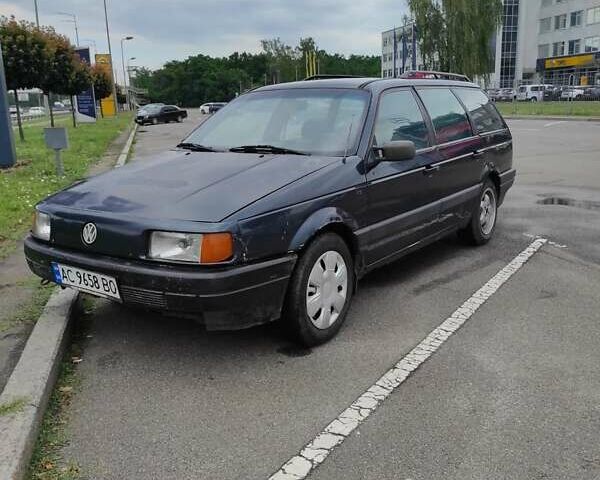 Синий Фольксваген Пассат, объемом двигателя 1.8 л и пробегом 350 тыс. км за 1250 $, фото 1 на Automoto.ua