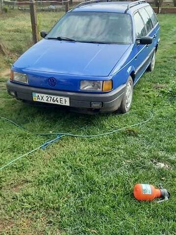 Синий Фольксваген Пассат, объемом двигателя 1.8 л и пробегом 420 тыс. км за 1000 $, фото 1 на Automoto.ua