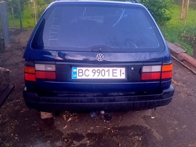 Синий Фольксваген Пассат, объемом двигателя 1.8 л и пробегом 222 тыс. км за 1100 $, фото 1 на Automoto.ua