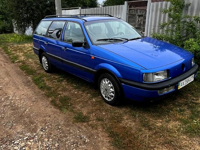 Синий Фольксваген Пассат, объемом двигателя 2 л и пробегом 290 тыс. км за 2350 $, фото 1 на Automoto.ua