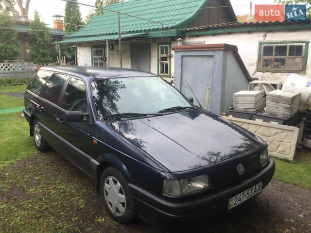 Синий Фольксваген Пассат, объемом двигателя 1.8 л и пробегом 340 тыс. км за 2200 $, фото 1 на Automoto.ua