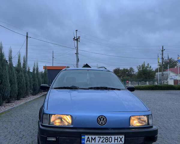 Фольксваген Пассат 1993 в Коростышеве на Automoto.ua Синий Фольксваген Пассат, объемом двигателя 2 л и пробегом 420 тыс. км за 1750 $, фото 1 на Automoto.ua