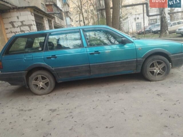 Синий Фольксваген Пассат, объемом двигателя 1.9 л и пробегом 180 тыс. км за 1000 $, фото 1 на Automoto.ua