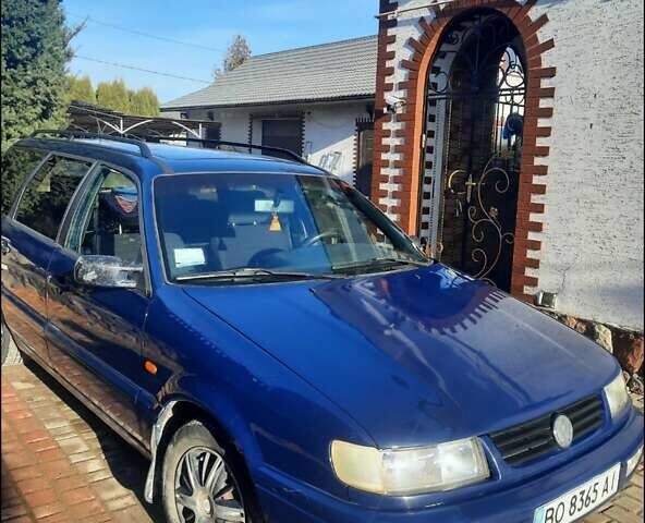 Синий Фольксваген Пассат, объемом двигателя 1.98 л и пробегом 300 тыс. км за 2200 $, фото 1 на Automoto.ua