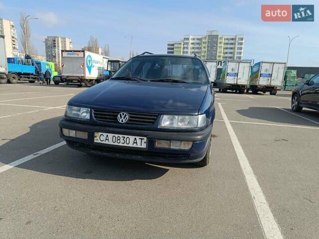 Синий Фольксваген Пассат, объемом двигателя 2 л и пробегом 314 тыс. км за 2500 $, фото 1 на Automoto.ua