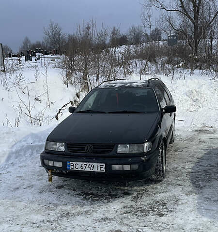 Синій Фольксваген Пассат, об'ємом двигуна 1.8 л та пробігом 292 тис. км за 1700 $, фото 1 на Automoto.ua