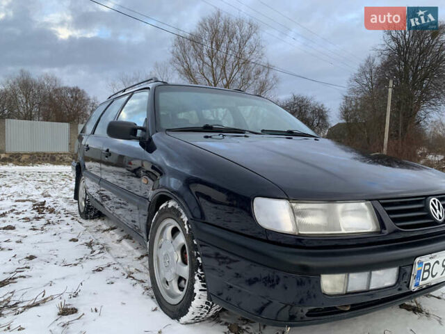 Синій Фольксваген Пассат, об'ємом двигуна 2 л та пробігом 370 тис. км за 1900 $, фото 1 на Automoto.ua