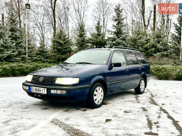 Синий Фольксваген Пассат, объемом двигателя 1.6 л и пробегом 350 тыс. км за 2850 $, фото 1 на Automoto.ua