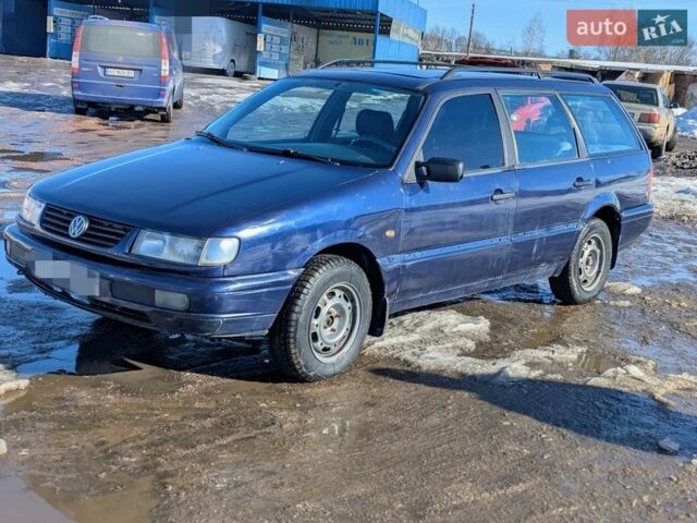 Синий Фольксваген Пассат, объемом двигателя 1.8 л и пробегом 400 тыс. км за 1250 $, фото 1 на Automoto.ua