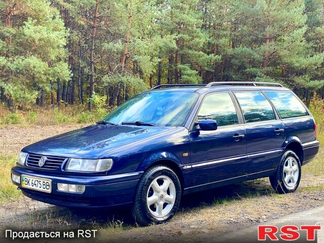 Синий Фольксваген Пассат, объемом двигателя 1.8 л и пробегом 350 тыс. км за 3450 $, фото 1 на Automoto.ua