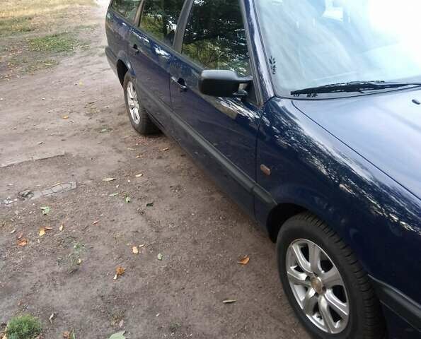 Синий Фольксваген Пассат, объемом двигателя 1.8 л и пробегом 179 тыс. км за 3000 $, фото 1 на Automoto.ua