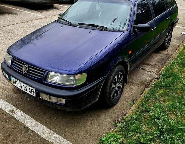 Синий Фольксваген Пассат, объемом двигателя 1.8 л и пробегом 368 тыс. км за 2950 $, фото 1 на Automoto.ua