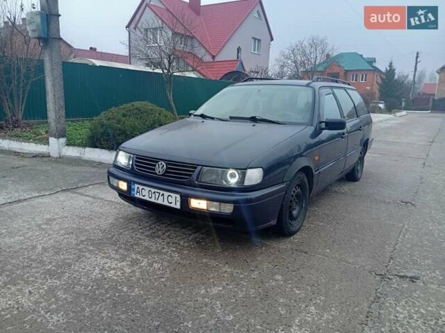 Синий Фольксваген Пассат, объемом двигателя 1.9 л и пробегом 280 тыс. км за 2300 $, фото 1 на Automoto.ua