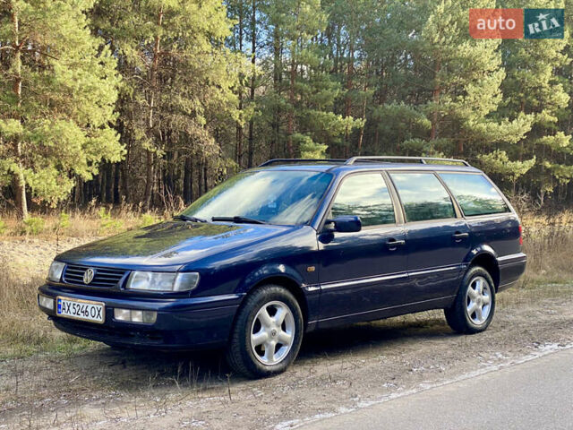 Синий Фольксваген Пассат, объемом двигателя 1.8 л и пробегом 452 тыс. км за 3350 $, фото 1 на Automoto.ua