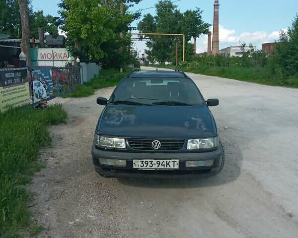 Синій Фольксваген Пассат, об'ємом двигуна 1.8 л та пробігом 324 тис. км за 3700 $, фото 1 на Automoto.ua