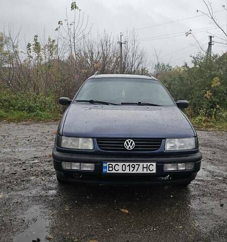 Фольксваген Пассат 1996 у Самборе на Automoto.ua Синій Фольксваген Пассат, об'ємом двигуна 2 л та пробігом 350 тис. км за 2000 $, фото 1 на Automoto.ua