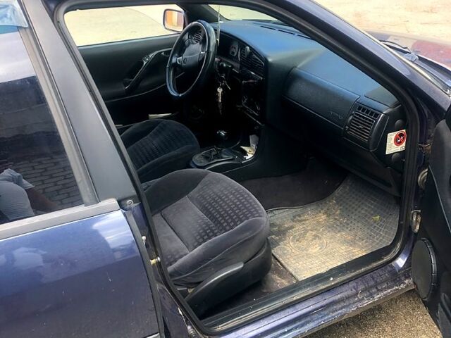 Синий Фольксваген Пассат, объемом двигателя 1.8 л и пробегом 286 тыс. км за 2900 $, фото 1 на Automoto.ua