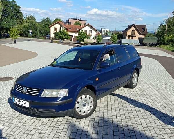 Синій Фольксваген Пассат, об'ємом двигуна 1.6 л та пробігом 275 тис. км за 3000 $, фото 1 на Automoto.ua