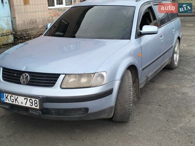 Синий Фольксваген Пассат, объемом двигателя 1.6 л и пробегом 423 тыс. км за 1500 $, фото 1 на Automoto.ua