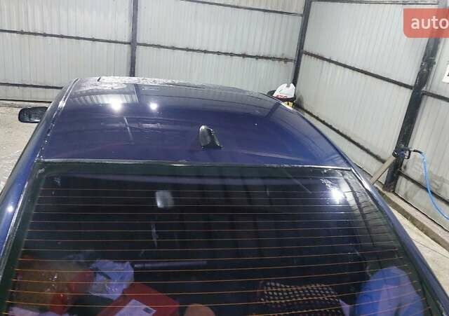 Синий Фольксваген Пассат, объемом двигателя 1.6 л и пробегом 289 тыс. км за 2700 $, фото 1 на Automoto.ua