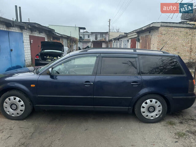 Синий Фольксваген Пассат, объемом двигателя 1.8 л и пробегом 382 тыс. км за 3500 $, фото 1 на Automoto.ua