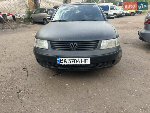 Синий Фольксваген Пассат, объемом двигателя 1.9 л и пробегом 350 тыс. км за 3500 $, фото 1 на Automoto.ua