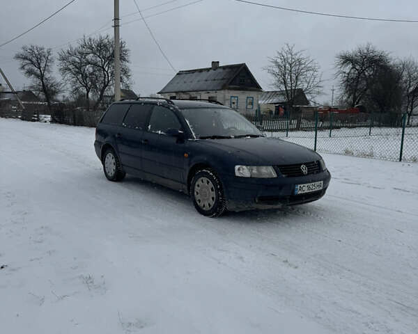 Синий Фольксваген Пассат, объемом двигателя 1.78 л и пробегом 350 тыс. км за 2050 $, фото 1 на Automoto.ua