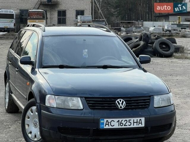 Синий Фольксваген Пассат, объемом двигателя 1.78 л и пробегом 300 тыс. км за 2400 $, фото 1 на Automoto.ua