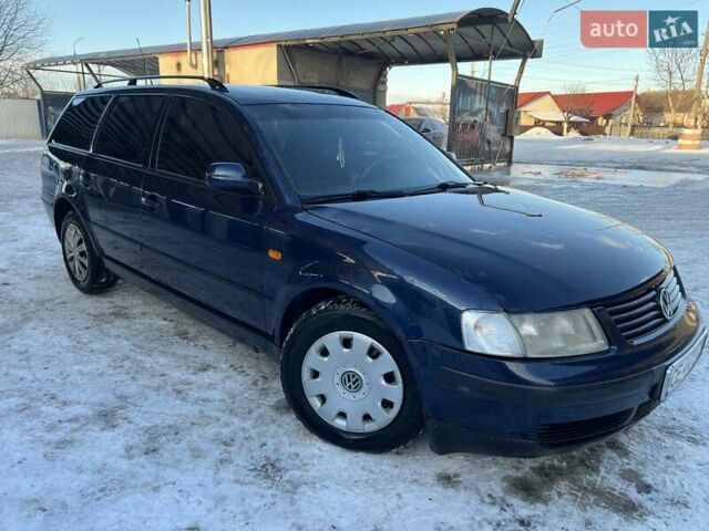 Синий Фольксваген Пассат, объемом двигателя 1.78 л и пробегом 380 тыс. км за 2650 $, фото 1 на Automoto.ua