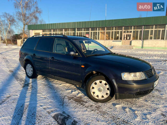 Синий Фольксваген Пассат, объемом двигателя 1.78 л и пробегом 300 тыс. км за 2500 $, фото 1 на Automoto.ua